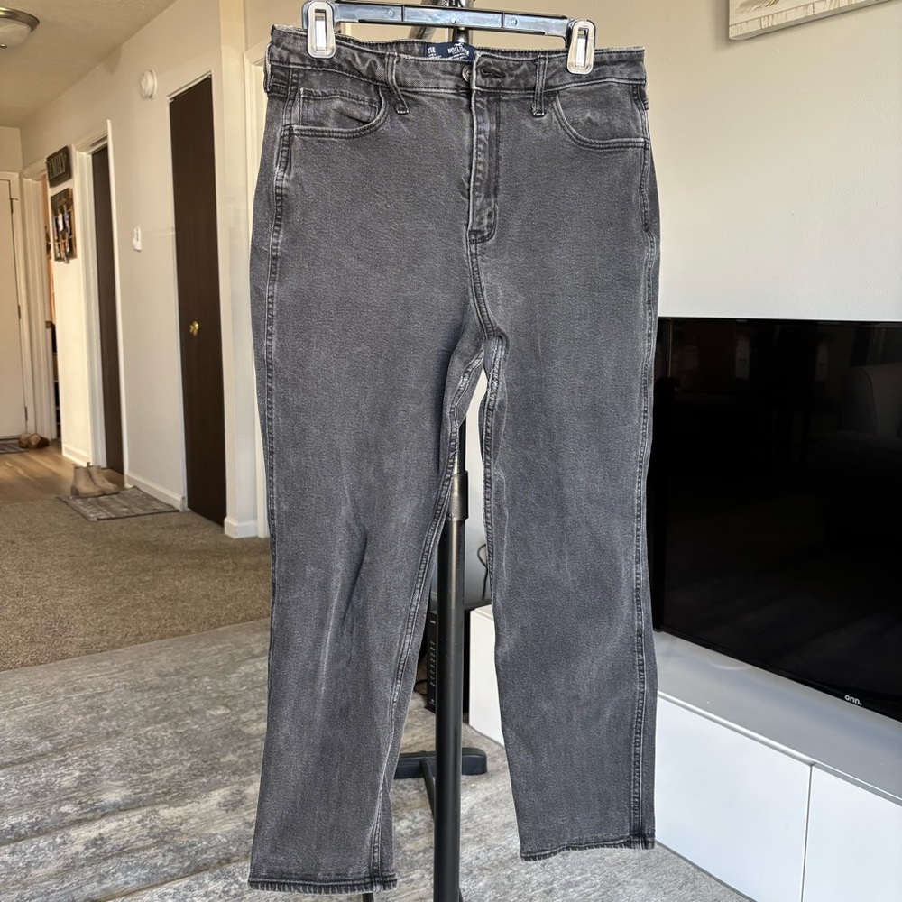 Hollister Women’s Ultra High-Rise Mom Jeans W30L27